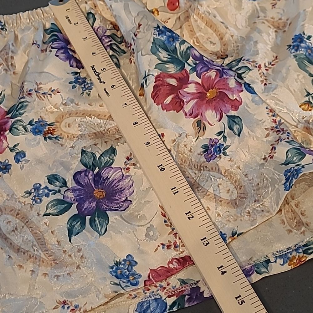 Kathryn  sz L shortie pj's 100% polyester - Picture 9 of 13